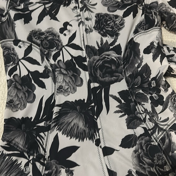 Lululemon - Picture 4 of 5